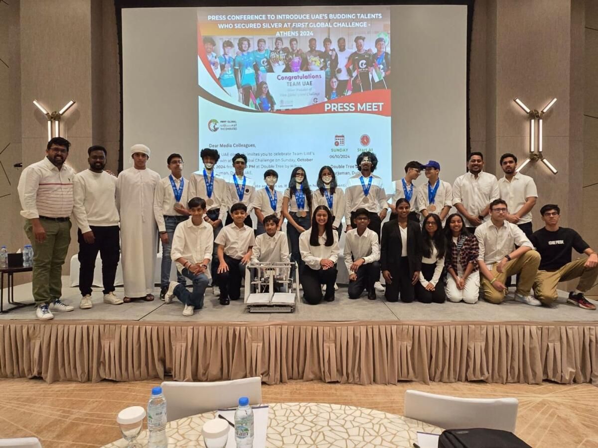 Dubaili Öğrencilerin Pasaportları Atina'da Çalındı; Ekip Robotik Yarışmasında Hala Gümüş Poşetler Taşıyor