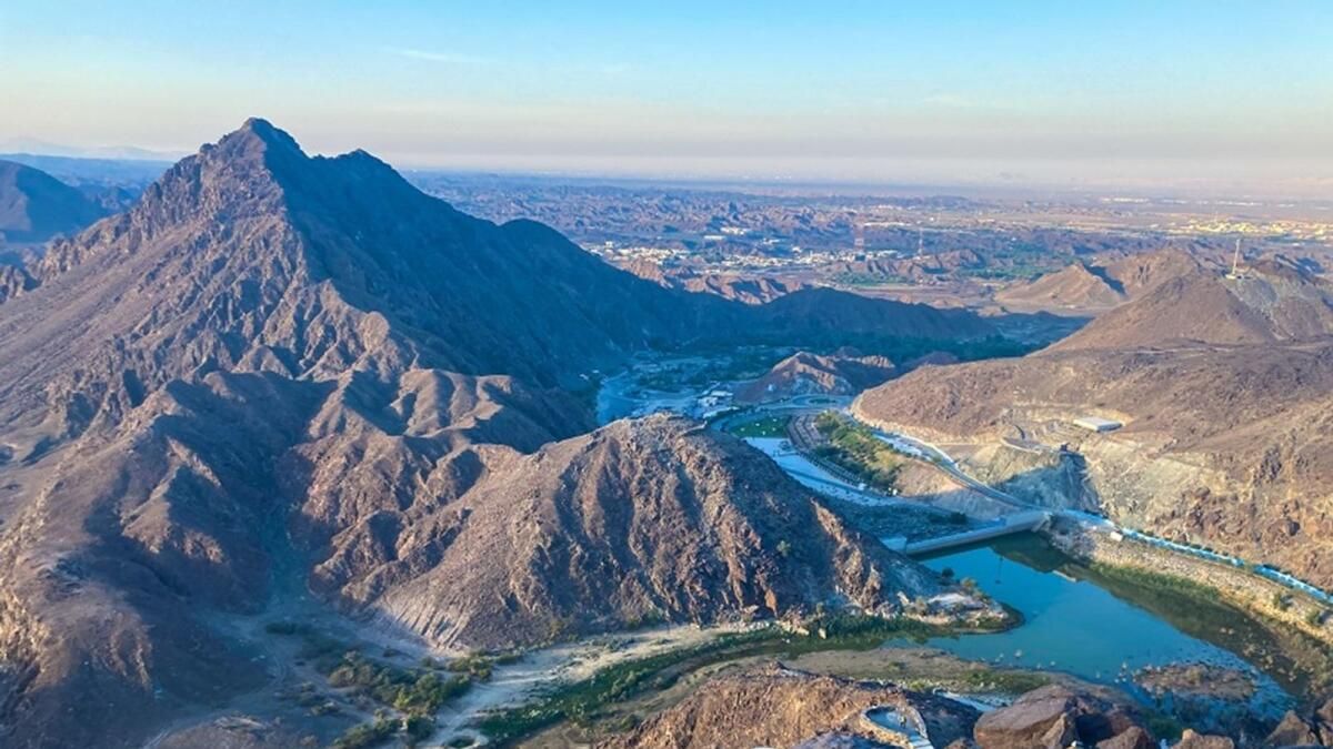 Yağmur Suyu Barajı Doldururken Rak Yolu Kapandı, Emirlik'e Şiddetli Sağanak Yağdı