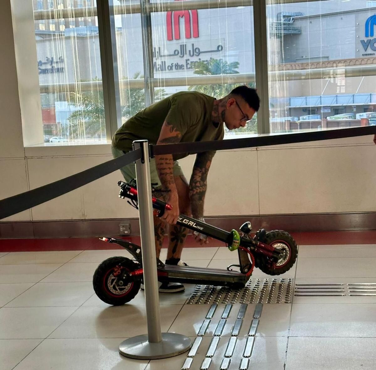 'Tekrar Para Biriktirebiliriz': Dubai Metrosu E-Scooter Yasağını Kaldırdıktan Sonra Biniciler Seviniyor