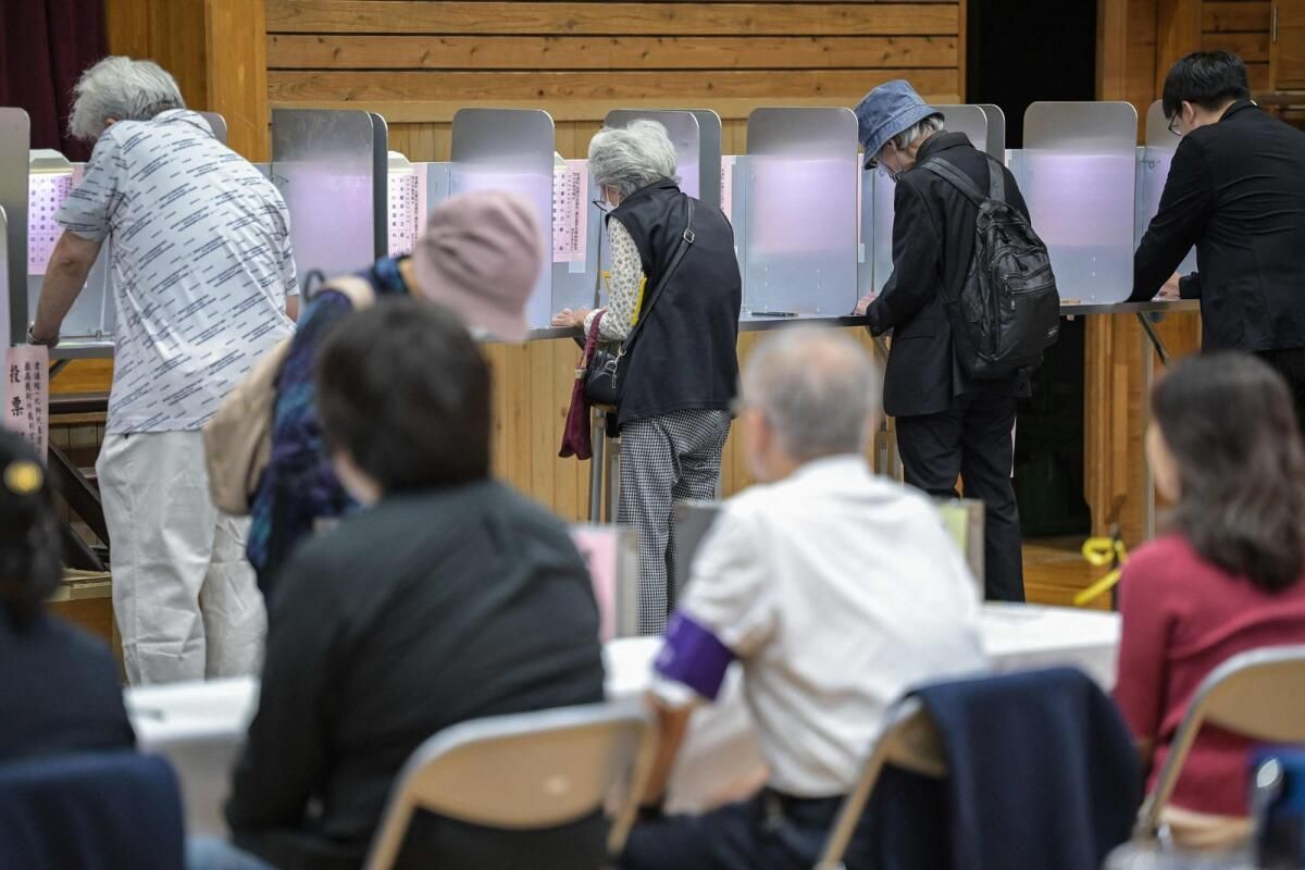 Japonya Titrek Zeminde Yeni Başbakan ile Oy Kullandı