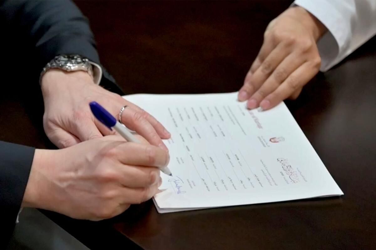 BAE: Gayrimüslimler Medeni Bir Evliliğe Kaydolmak için Hangi Koşulları Sağlamalıdır?