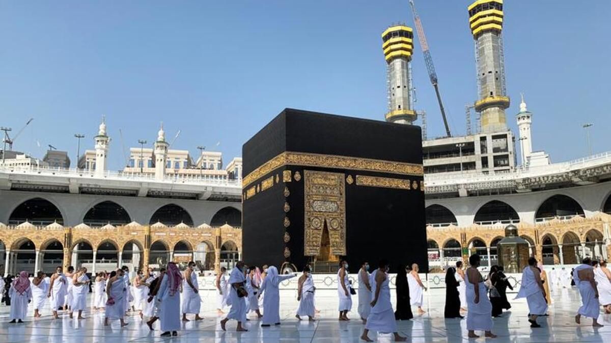 Dubai: 80 Düşük Gelirli İnsan Hayırseverlik Girişiminde Ücretsiz Umre Yapıyor