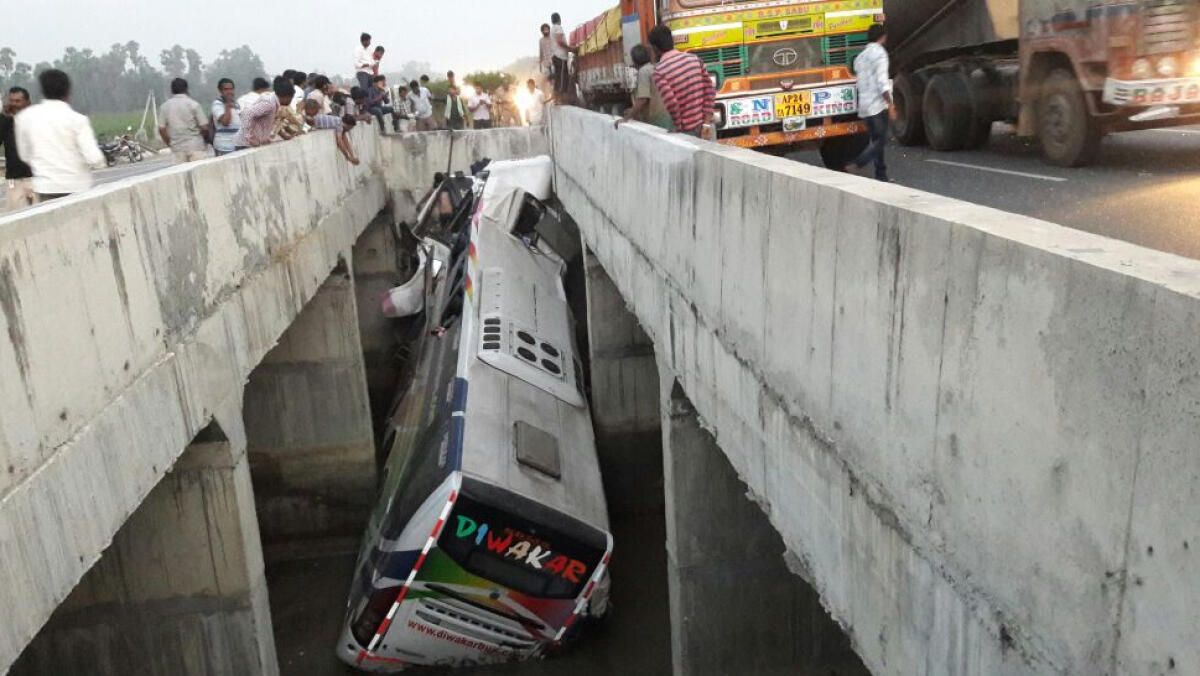Pakistan: Otobüs Hendeğe Daldıktan Sonra 5 Ölü, 15 Yaralı