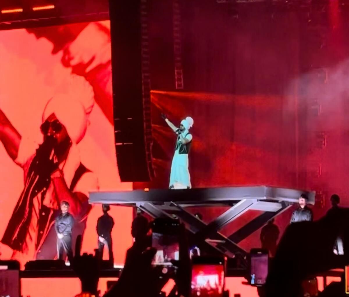 BAE: Diljit Dosanjh, Dil-Luminati Konserinde Abu Dabi'deki Sahneyi ve Gökyüzünü Nasıl Aydınlattı