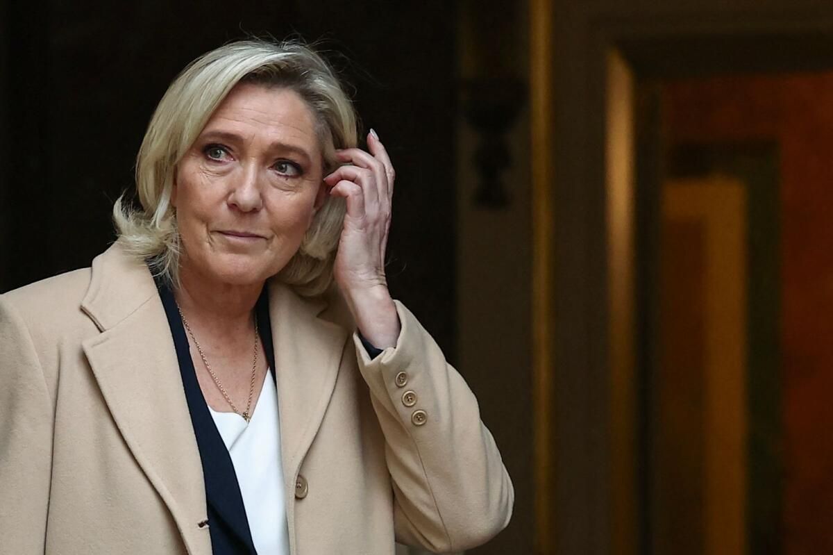 Le Pen, Fransız Hükümetini Bütçe Konusunda Devirmekle Tehdit Ediyor