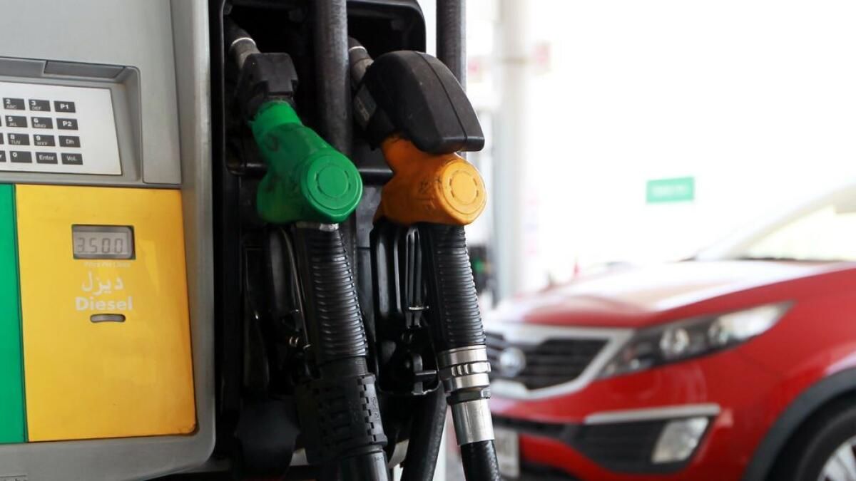 BAE, Aralık Ayı Benzin ve Motorin Fiyatlarını Açıklayacak; İşte Beklenenler