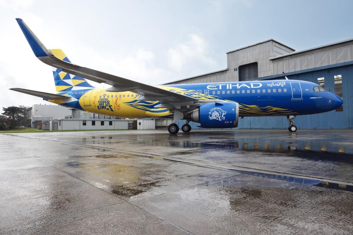 BAE: Etihad, Takımın Ana Üssüne ilk Uçuşundan Önce Chennai Super Kings'in Renklerini Giydi