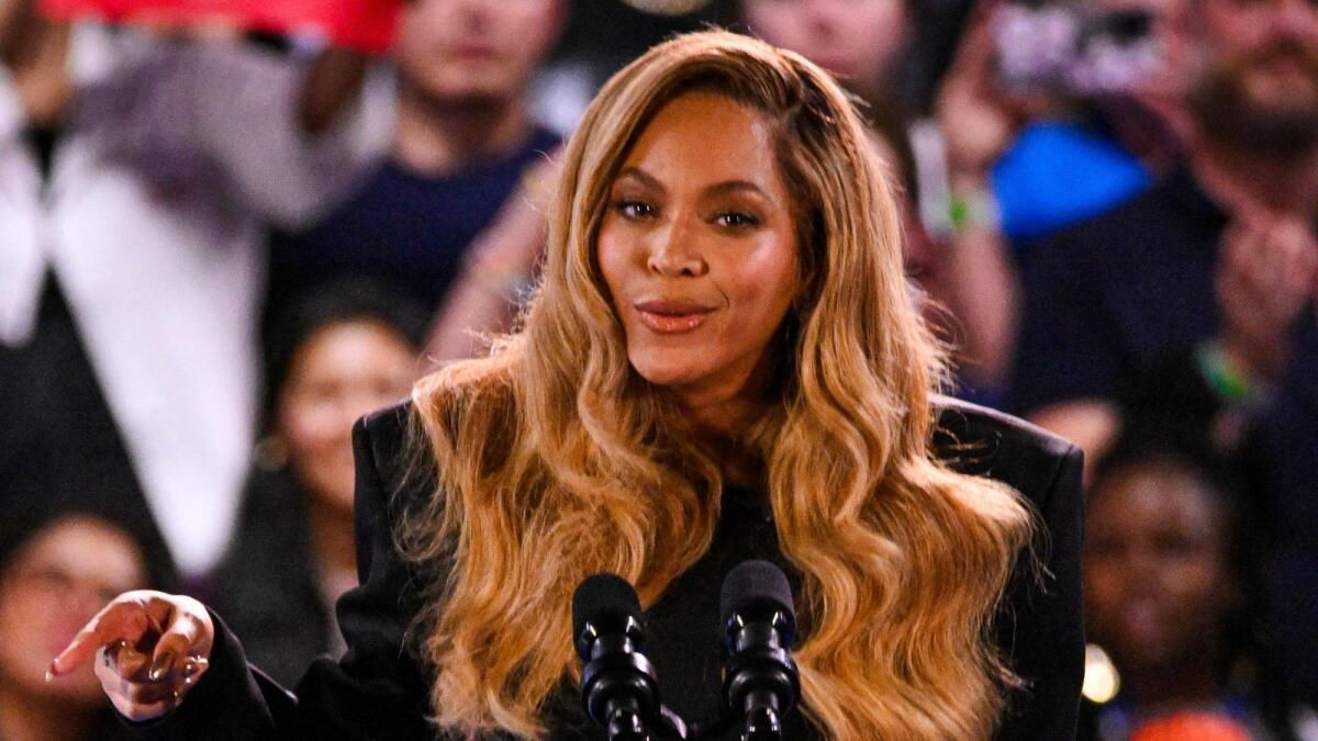 Beyonce, Pamela Anderson'ı 'Koruma' Videosunda Kanalize Ediyor