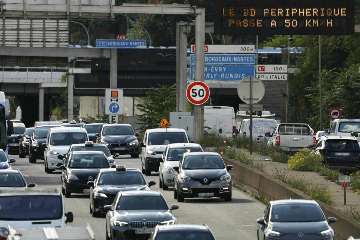 Paris Şehir Merkezinden Trafiği Yasakladı