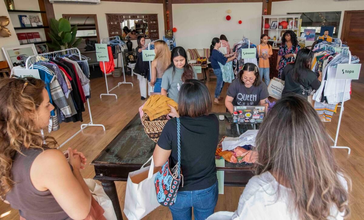 Bu Dubai Kurucuları, Sakinlerin İsrafı Azaltmak için Önceden Sevilen Eşyaları Ücretsiz Olarak Değiştirmelerine Yardımcı Oluyor