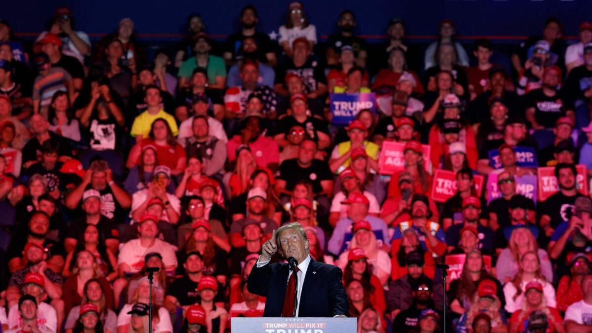 Michigan'daki Harris Kampanyaları, Trump Doğu Savaş Alanı Eyaletlerini Vurdu
