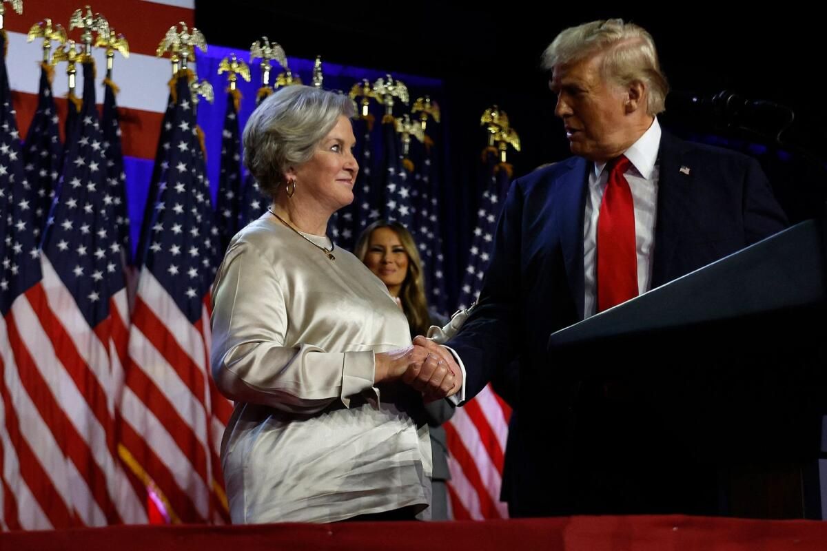 Trump, ABD Kabine Seçimi Başlarken Beyaz Saray'ın İlk Kadın Genelkurmay Başkanını Atadı