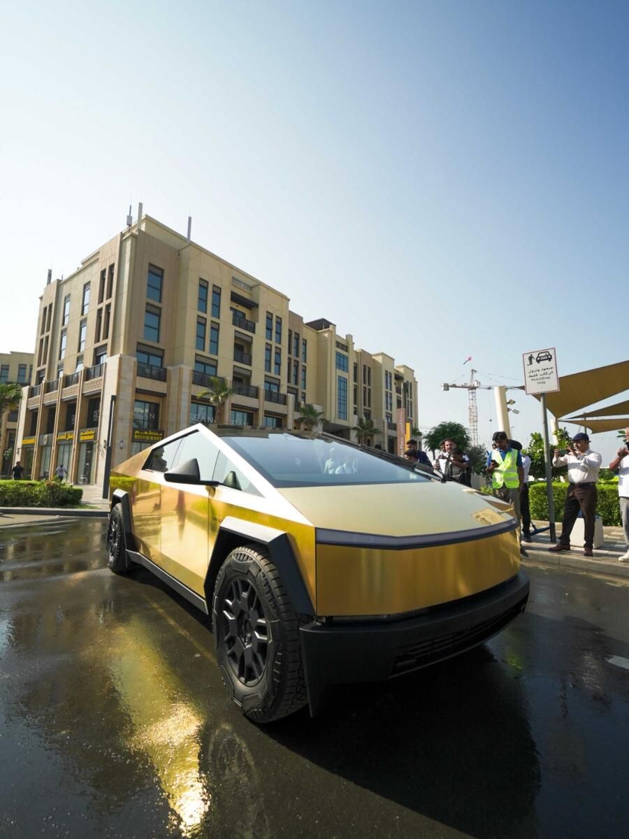 Dubai: Çekiliş Çekilişinde 24 Bin Altın Kaplama Tesla Cybertruck Kazanın
