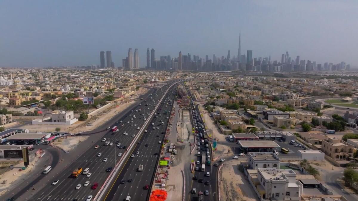 Dubaili Sürücüler 'Günde 50 Dakika' Tasarruf Ediyor, Al Khail Yolu Köprüleri Açıldıkça Daha Düşük Yakıt Maliyetlerinin Tadını Çıkarıyor