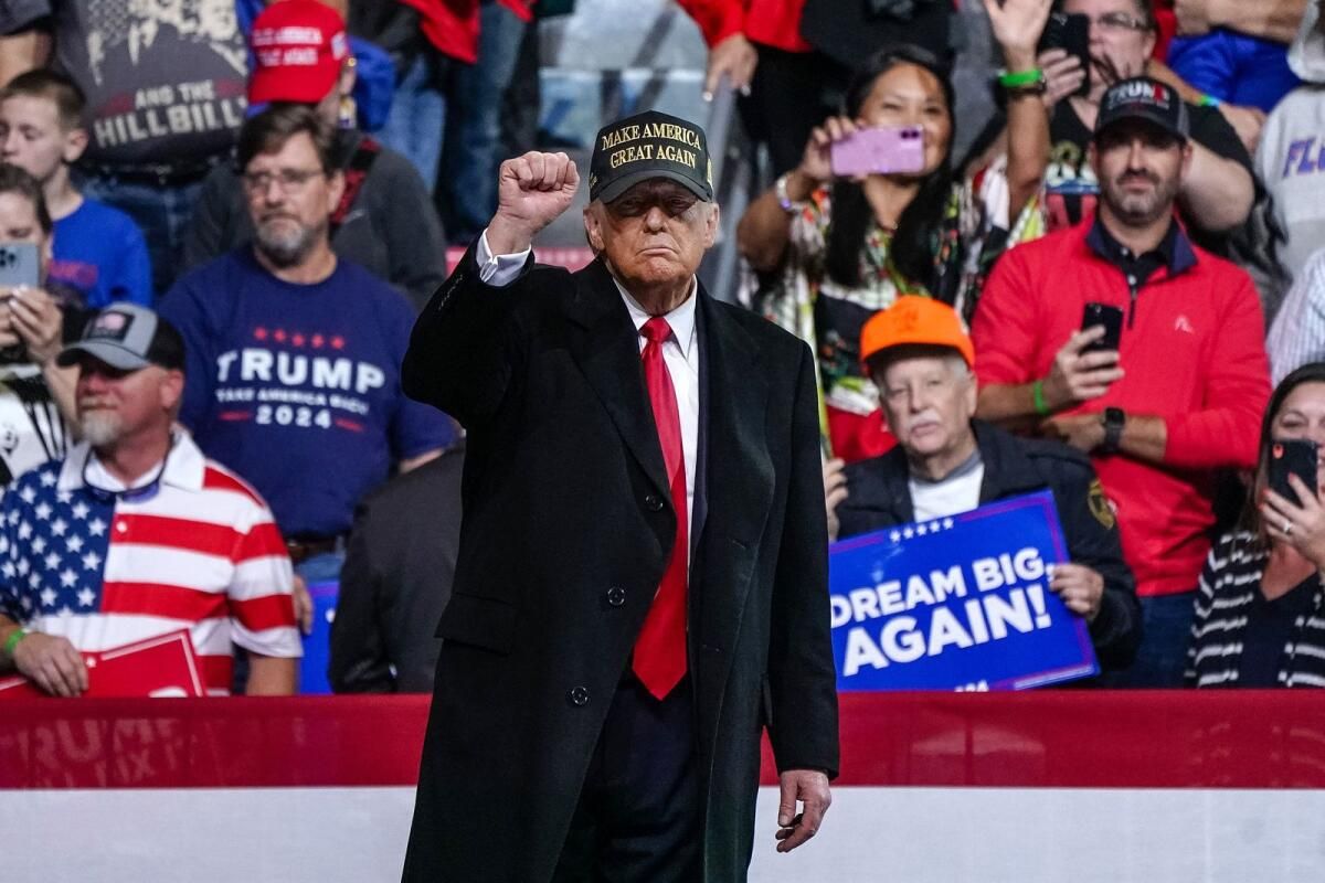 Trump, Birisinin Onu Almak için 'Sahte Haberleri' Vurmasının Sakıncası Olmayacağını Söyledi