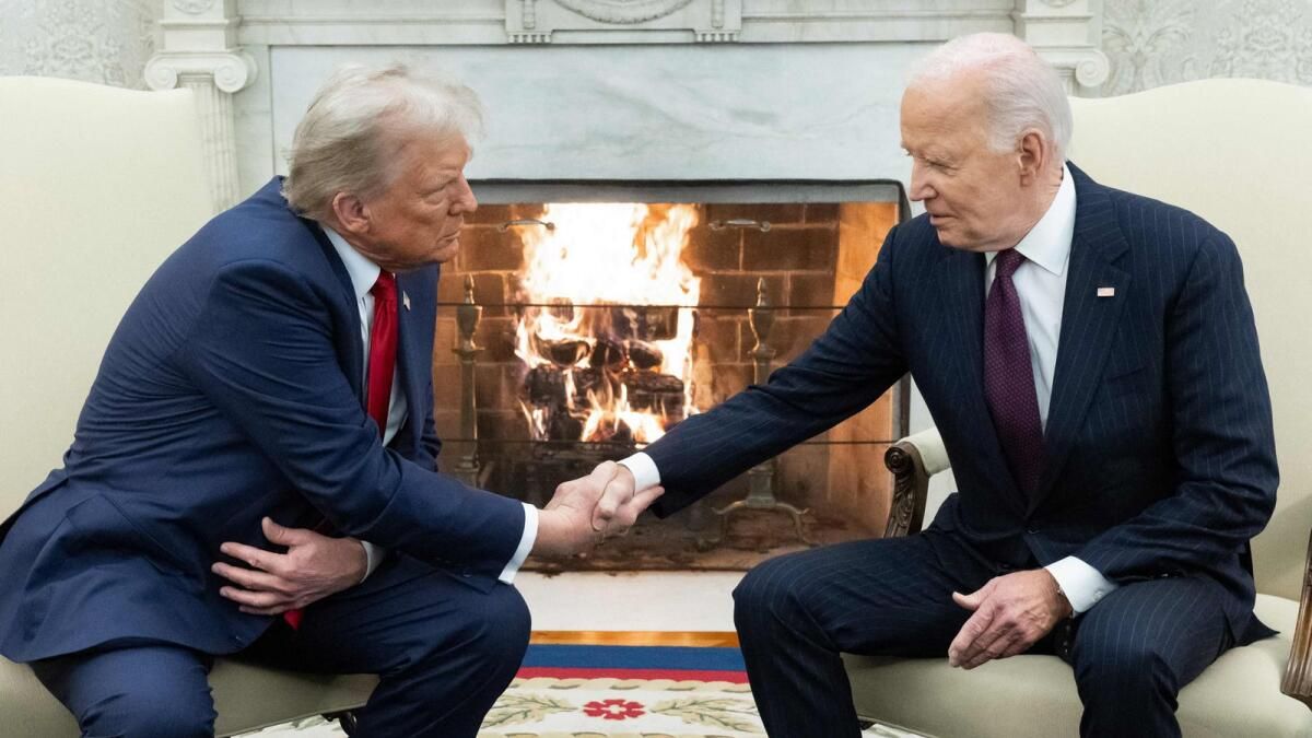 Trump, Beyaz Saray'a Tarihi Dönüş Sırasında Biden ile El Sıkıştı