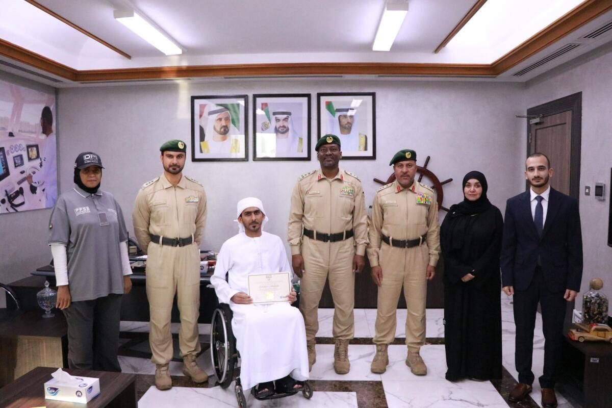 Dubai: 12 Yıl Önce Kazada Felç Olan Adam Serbest Dalış Sertifikası Aldı; Polis Tarafından Onurlandırıldı