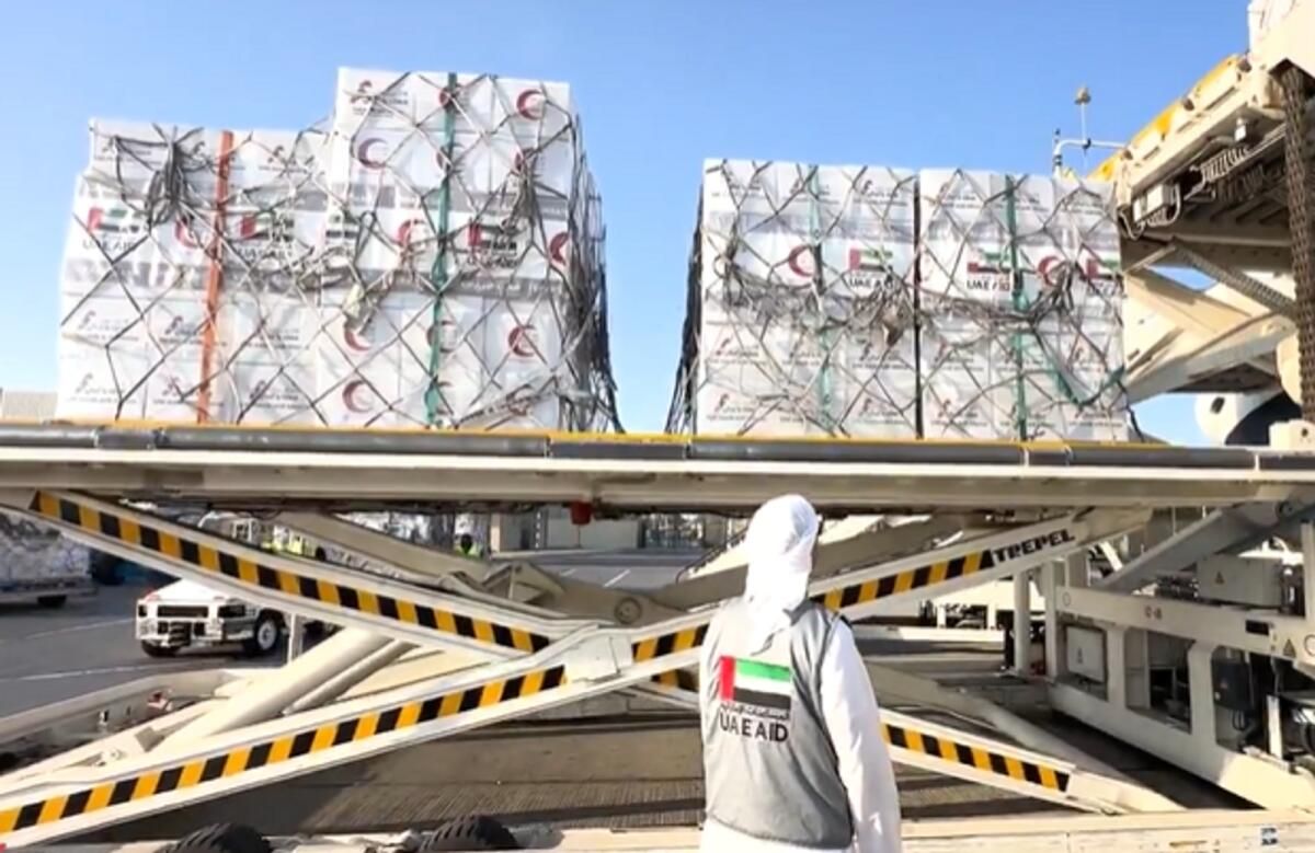 BAE, Lübnan'a 40 Ton Yardım Gönderdi