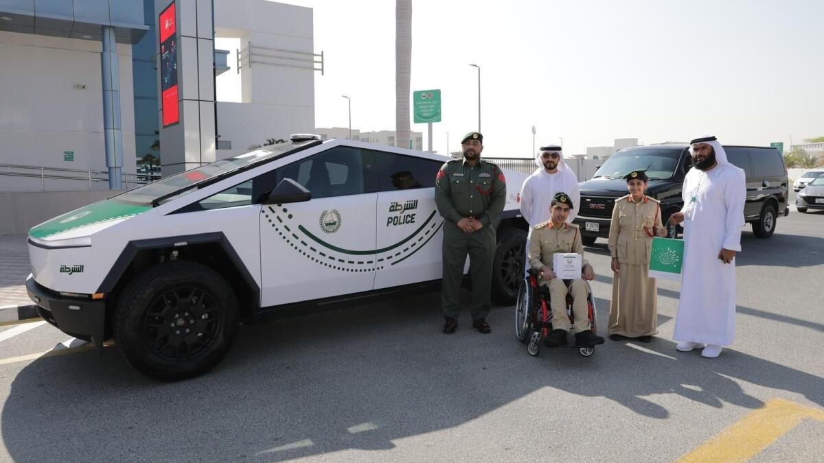 Dubai Polisi Çocuğun Bir Günlüğüne Polis Olma İsteğini Yerine Getirdi