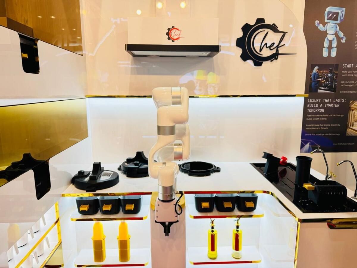 İzleyin: Bu Robotik Mutfak Size Yiyecek Getirebilir, Bir Düğmeye Dokunarak Pilav Pişirebilir