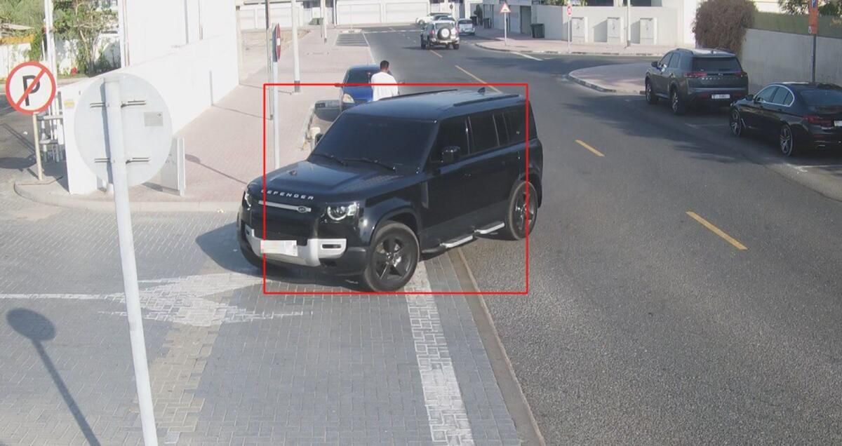 ’Kaçış Yok': Dubai Polisi, Arabalar Renkli Olsa Bile Cep Telefonlarını Kullanan Sürücüleri Yakaladı