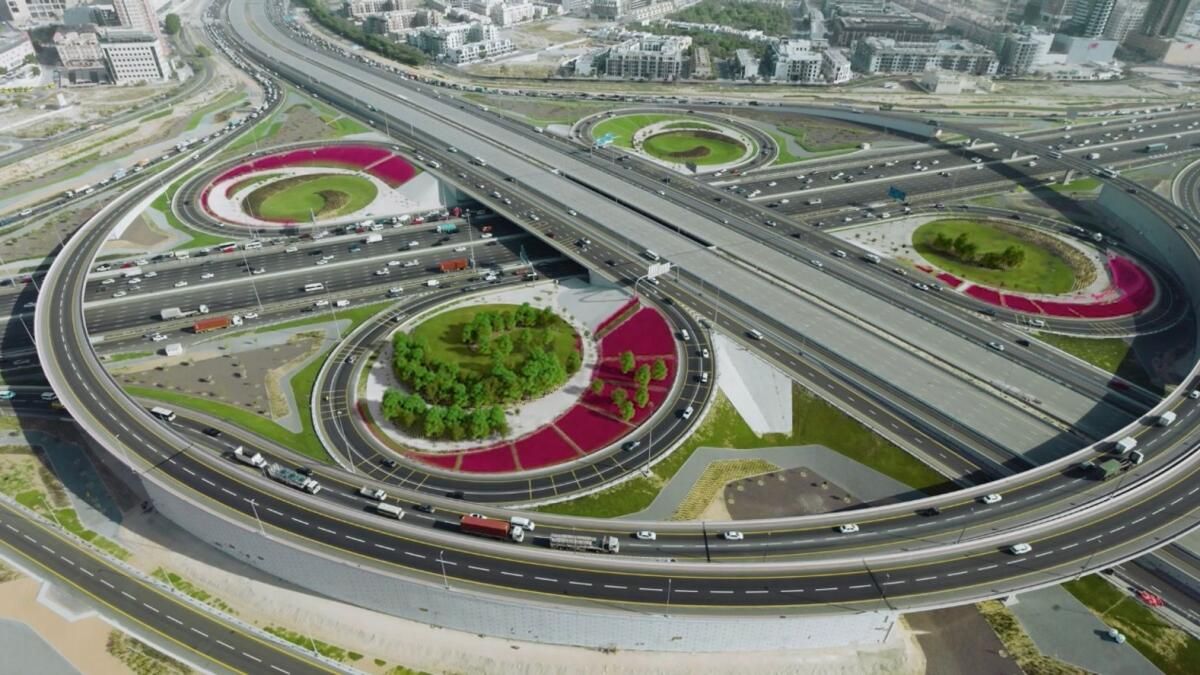 Dubai, Yeşillendirme Projesinde 2,5 Milyondan Fazla Çiçek ve Ağaçla Çiçek Açıyor