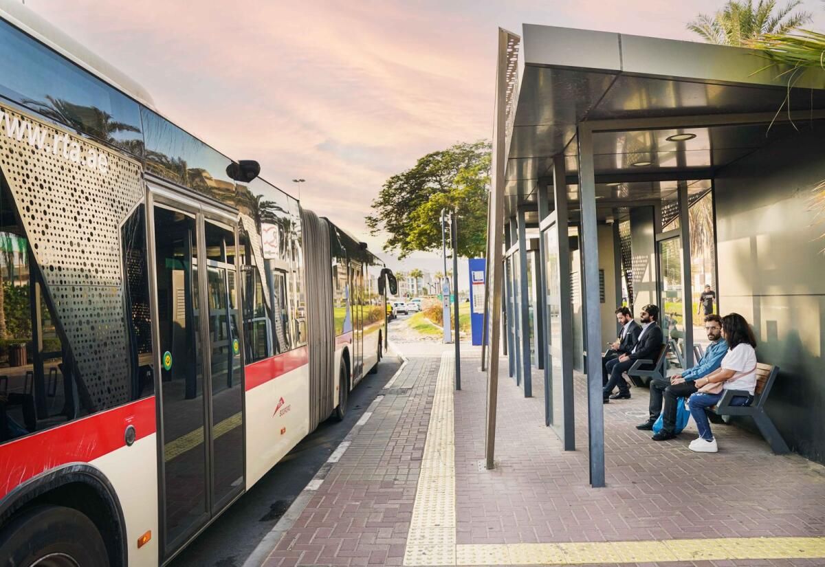 Dubai: Kilit Noktalarda 141 Otobüs Durağı Tamamlandı; Tekerlekli Sandalye Kullananlar için Belirlenmiş Noktalar