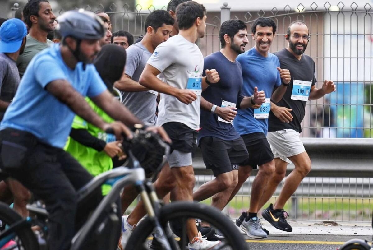 İzleyin: Şeyh Hamdan, Yamaç Paraşütçüleri Dubai Koşusunu Başlatırken Koşucu Denizine Liderlik Ediyor 2024