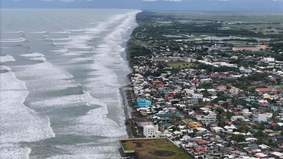 Yinxing Tayfunu Kuzey Filipinler'e Çarptı, Binlerce Kişi Tahliye Edildi