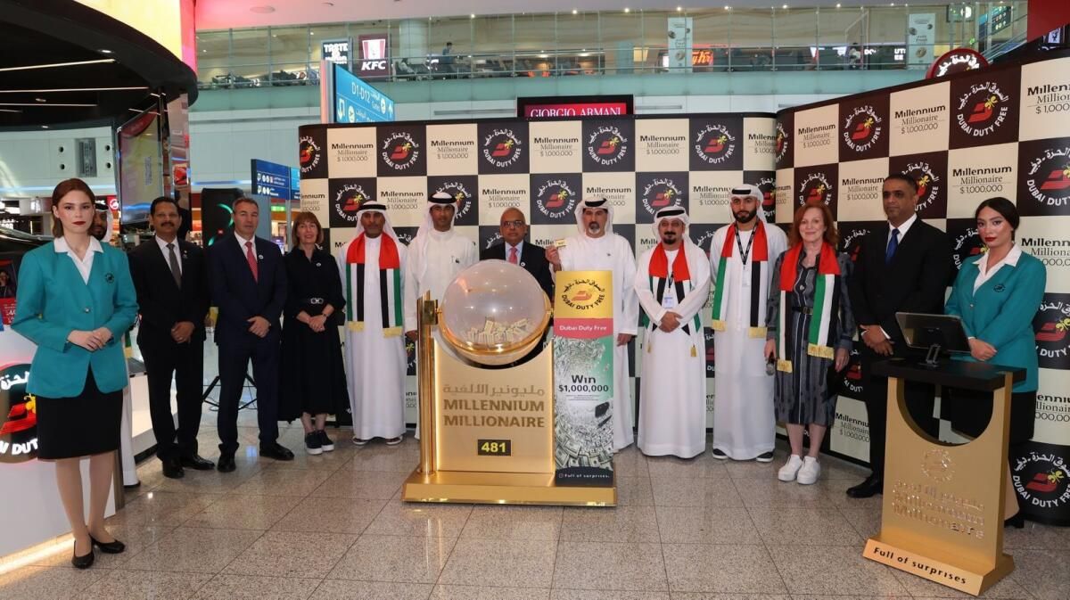 'Hayatımızı Değiştirecek': Dubaili Göçmen En Son Duty Free Çekilişinde 1 Milyon Dolar Kazandı