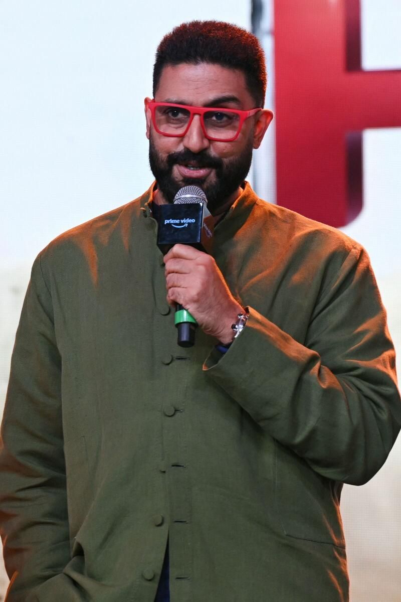 Abhishek Bachchan, Shoojit Sircar'ın ‘Konuşmak İstiyorum’ Filminde iç Kargaşayla Savaşıyor