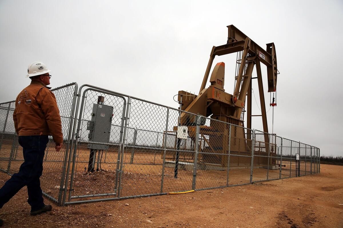 Iea, Dünyanın Zayıf Talep Üzerine 2025'te Petrol Fazlası İle Karşı Karşıya Olduğunu Söylüyor
