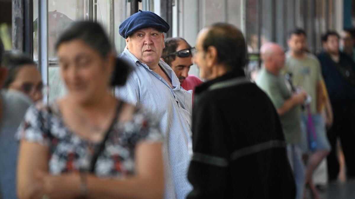 Uruguaylılar Geri Dönüş Umuduyla Sol ile Sandık Başına Gidiyor
