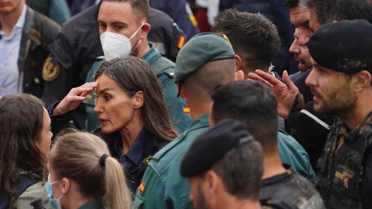 İspanya Seline Tepki Protestoları, Kralın Valensiya Banliyösüne Yaptığı Ziyareti Kesintiye Uğrattı
