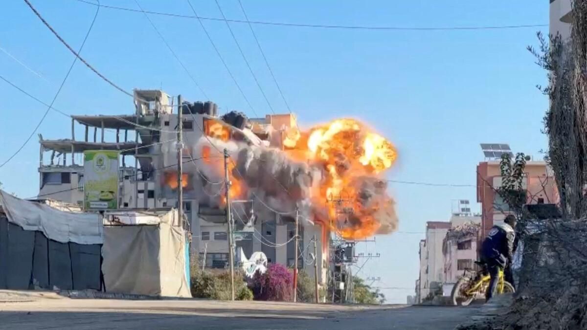 İsrail Gazze'nin Merkezindeki Bombalamayı Artırdı, Grevler 17 Kişiyi Öldürdü