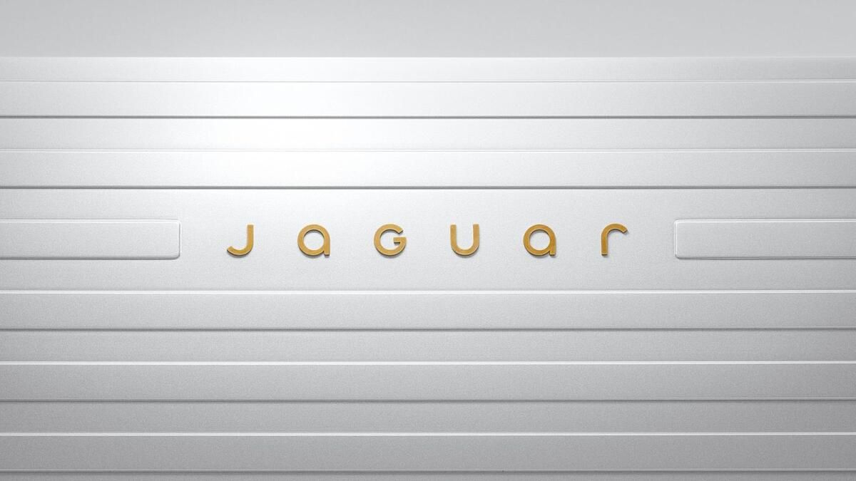 Jaguar Logosunu Değiştirdi ve İnternet Bununla Başa Çıkamıyor: 'Hala Araba mı Yapıyorsun?'