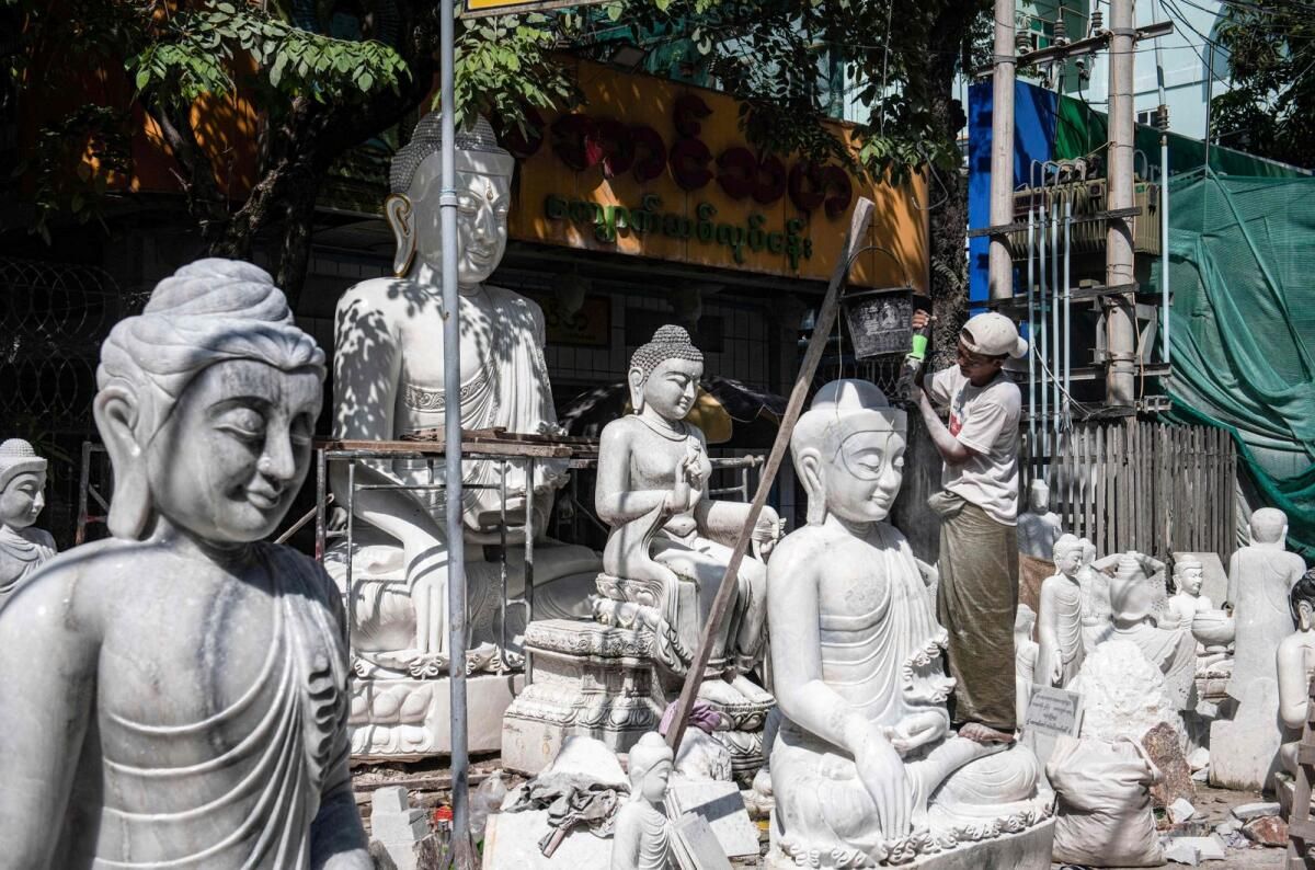 Myanmar'ın iç savaşı Tarafından Tuzağa Düşürülen Mermer 'Yaşayan Budalar'