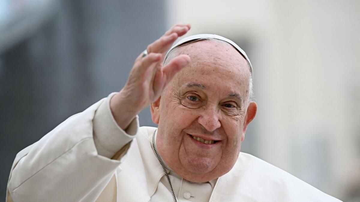 Papa Francis, İhtişamdan Kaçınarak Basit Tahta Tabuta Gömülmesini İster