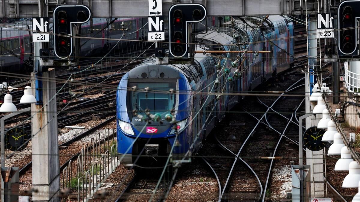 Paris Banliyö Treninde Çıkan Kavgada Dört Kişi Baltayla Yaralandı