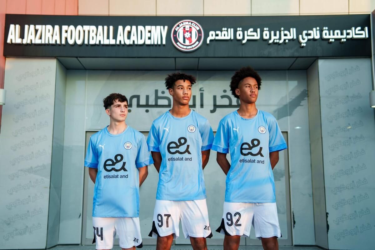 Man City'nin BAE Futbol Okulu Oyuncuları Al Jazira Fc ile Profesyonel Şartlar İmzaladı