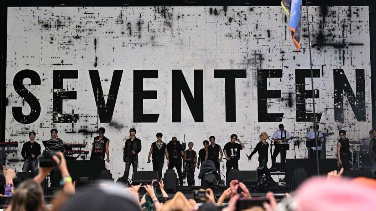 Abd'li Taraftarlar, K-Pop Grubu Seventeen'i Şirket Kavgasının Ortasında Kutluyor