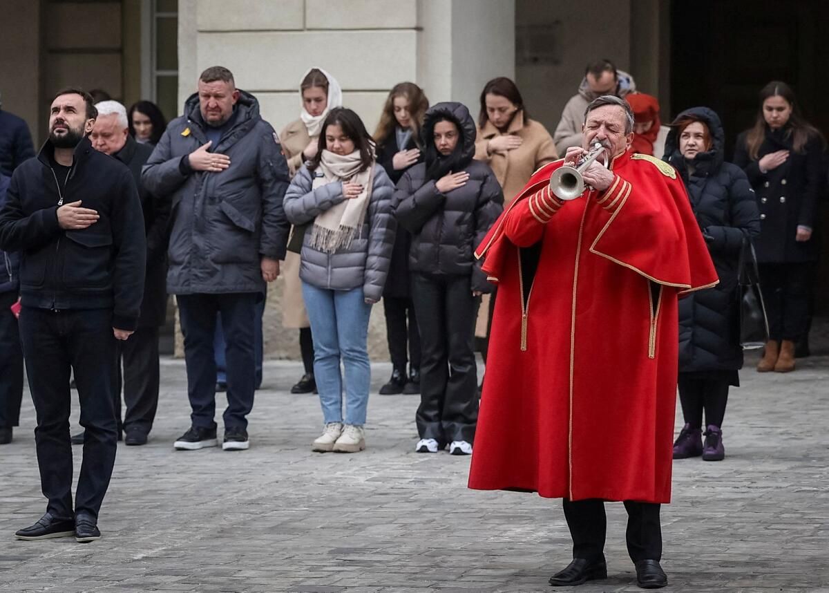 Ukrayna'nın Savaş Kayıpları Lviv'in Kültürel Kalbine Ağırlık Veriyor