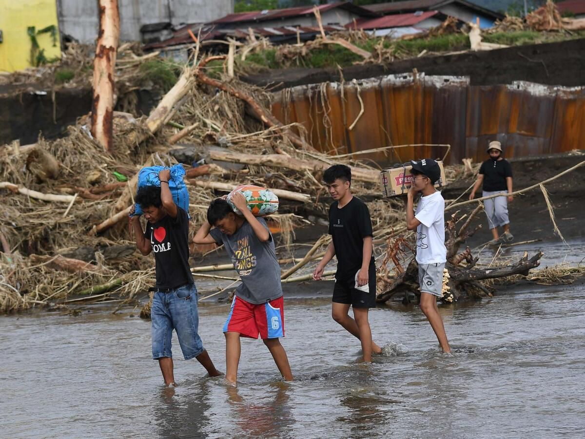 BAE, Tropik Fırtınanın Yıkımından Sonra Filipinler'deki Yardım Çabalarını Gözden Geçirdi