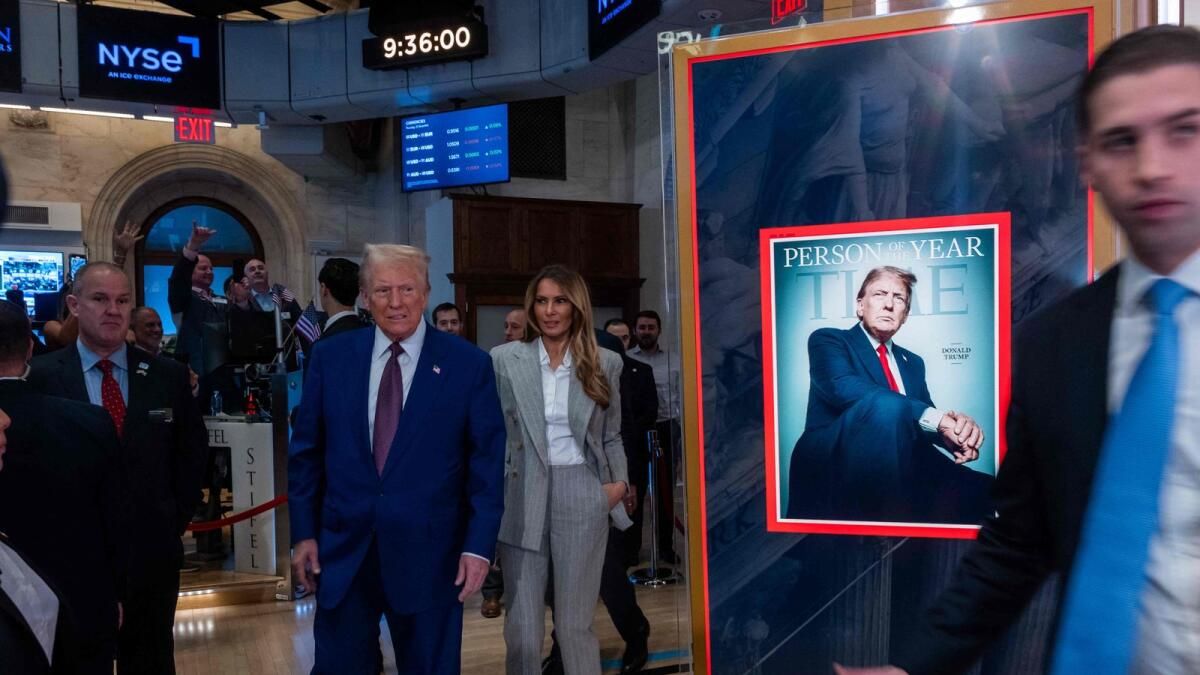Verilerden Sonra Wall St Kenarları Daha Düşük, Son Seansta Güçlü Kazançlar