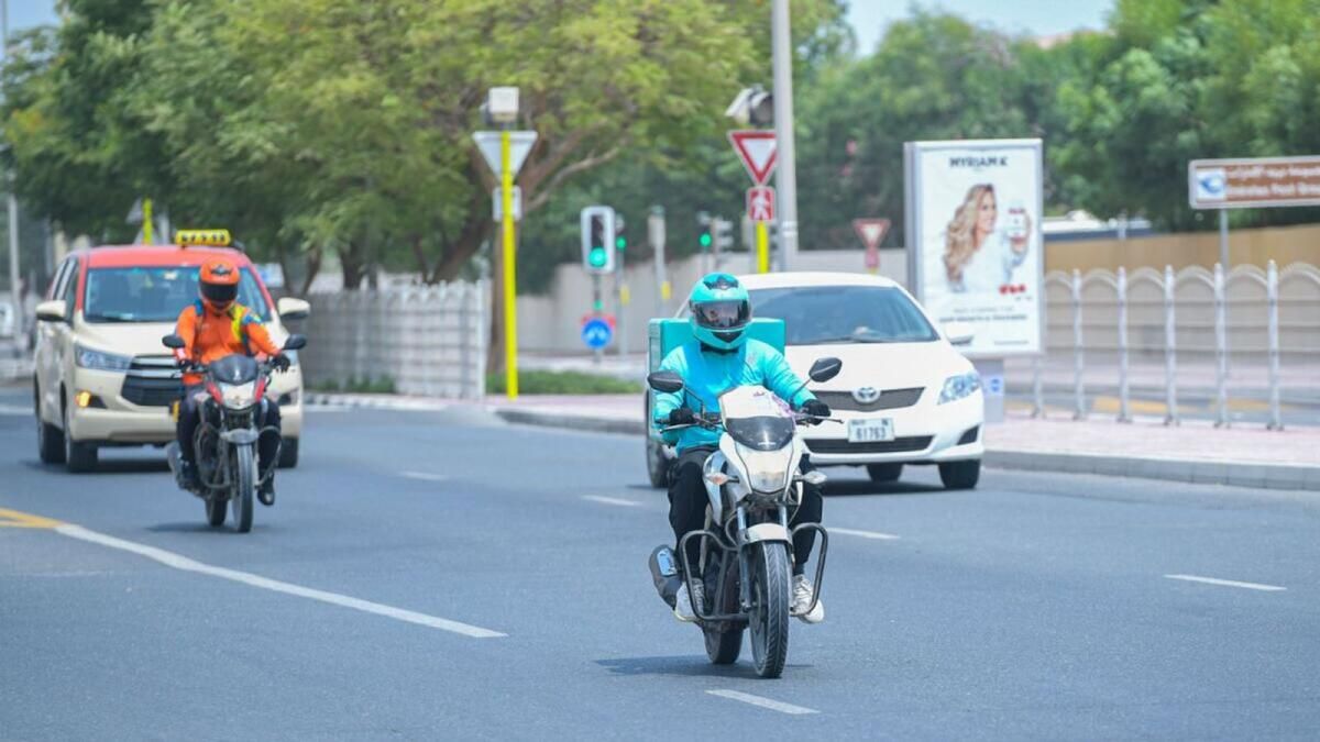 Abu Dabi, 2025'ten İtibaren Ticari Motosikletler için Yeni Plakalar Tanıtacak