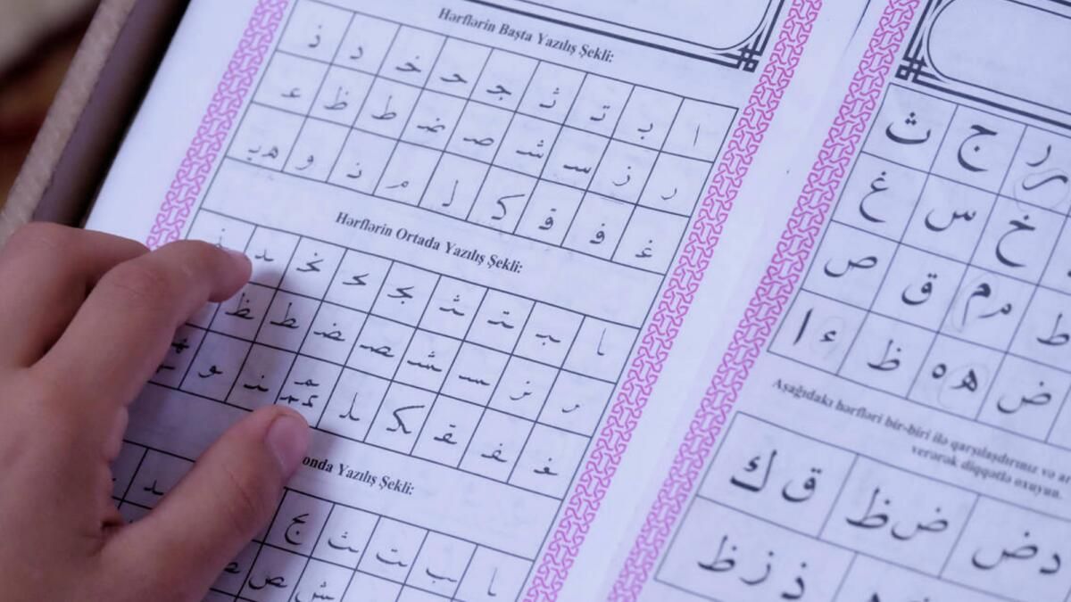BAE: Bazı Arap Gurbetçiler iş yerinde Arapça Kullanmakta zorlanıyor; İşte nedeni