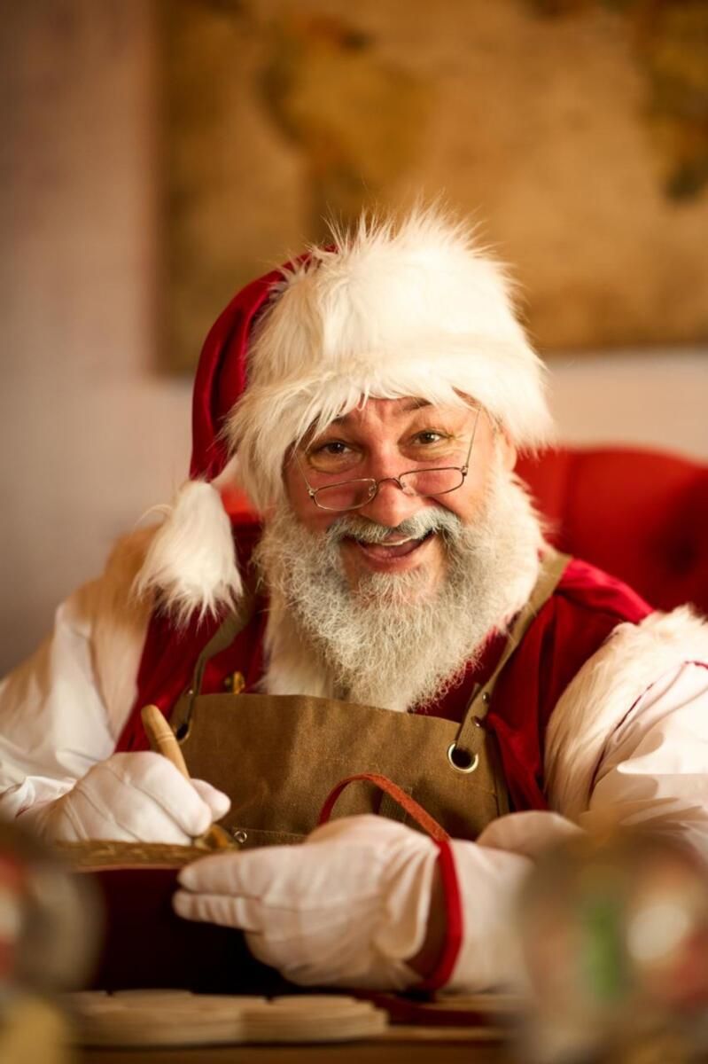BAE'de Noel Baba'nın Gizli Hayatı