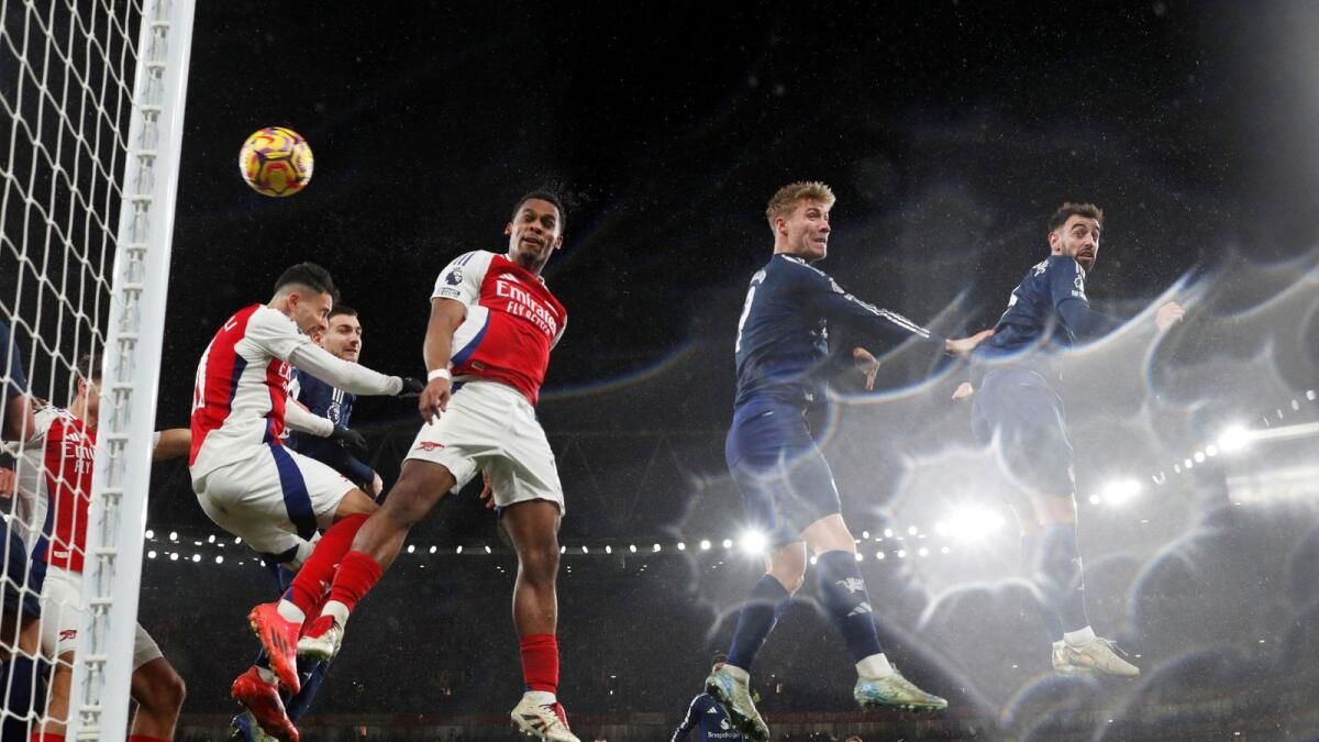 Köşe Kralları Arsenal, Liverpool'daki Farkı Kapatmak için Man Utd'yi Yendi