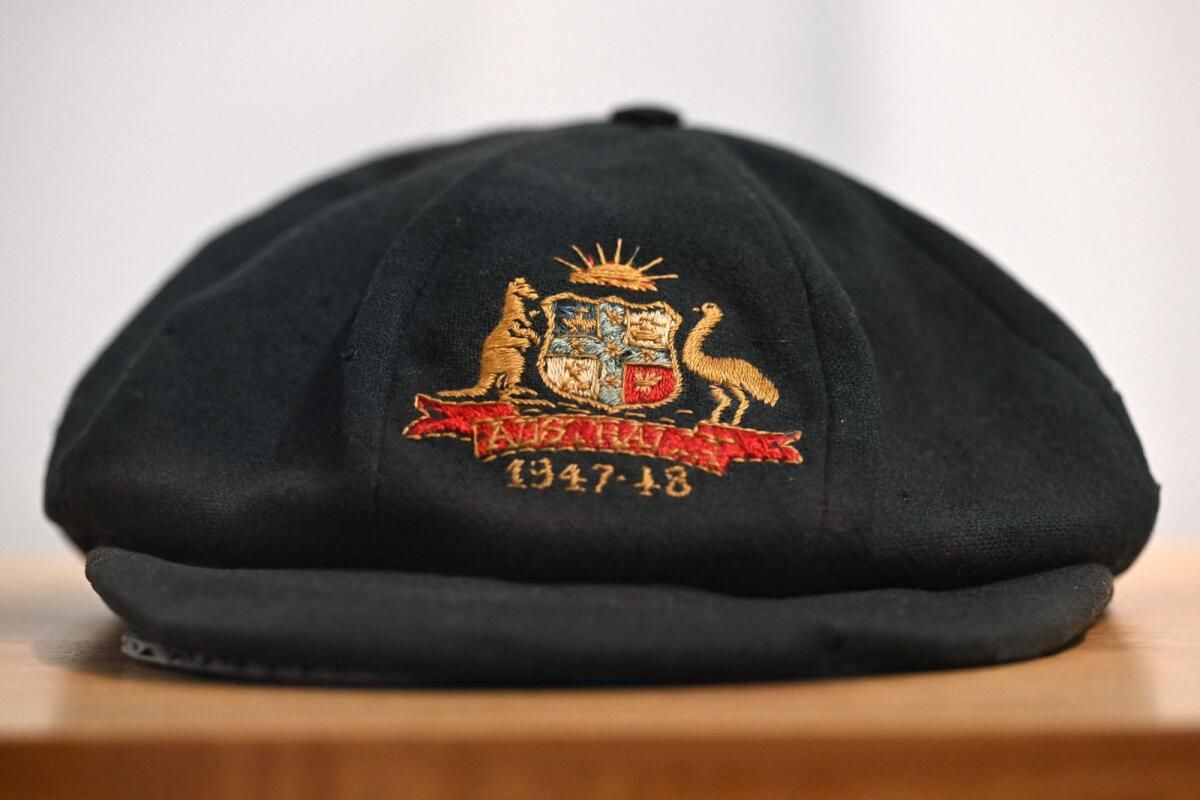Kriket Efsanesi Bradman'ın 80 Yaşındaki 'Bol Yeşil' Şapkası Açık Artırmada 250.000 Dolara Satılıyor
