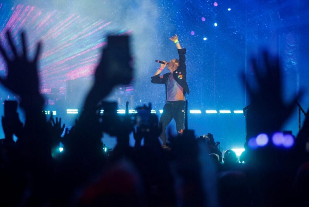 BAE: Bazı Coldplay Hayranları Sahte Konser Bileti Satan Dolandırıcılara 1.500 Dh'ye Kadar Kaybediyor